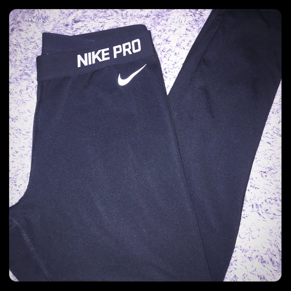 Nike Pants - ⭐️1 HOUR SALE⭐️Women’s Nike Pro Dri-Fit leggings